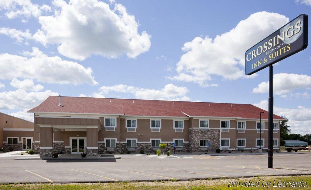 American Inn & Suites Parkers Prairie 외부 사진